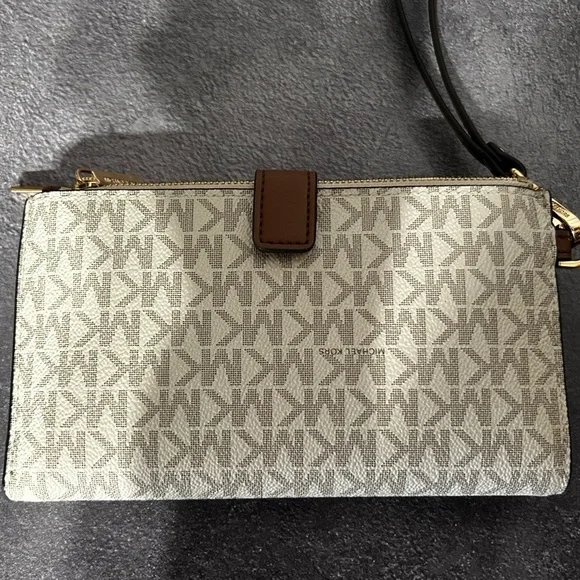 Michael Kors - Jet Set Travel LG double zip wristlet - Picture 2 of 9